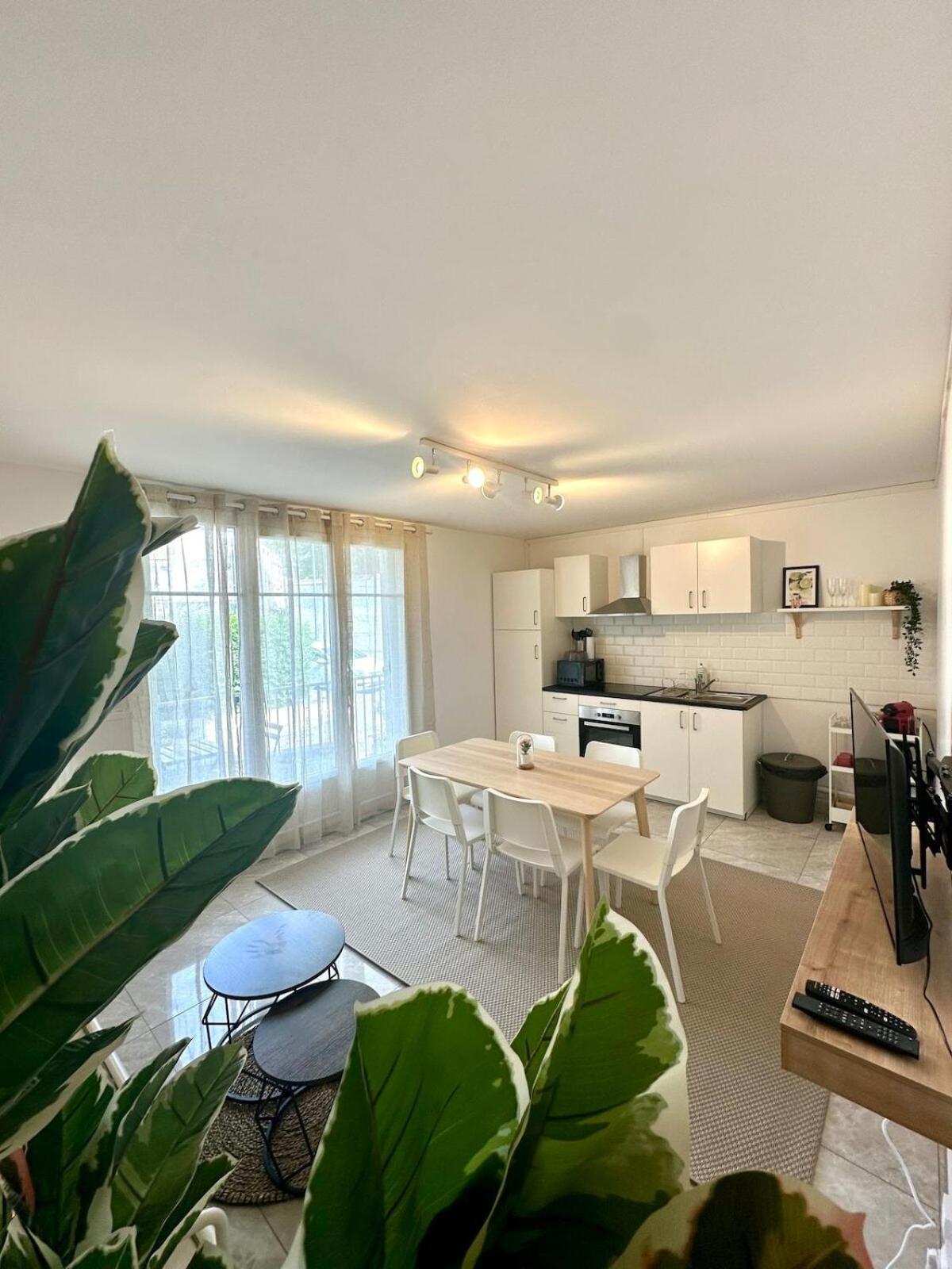 Ferienwohnung Au Coeur Du Quartier Taittinger Reims Exterior foto