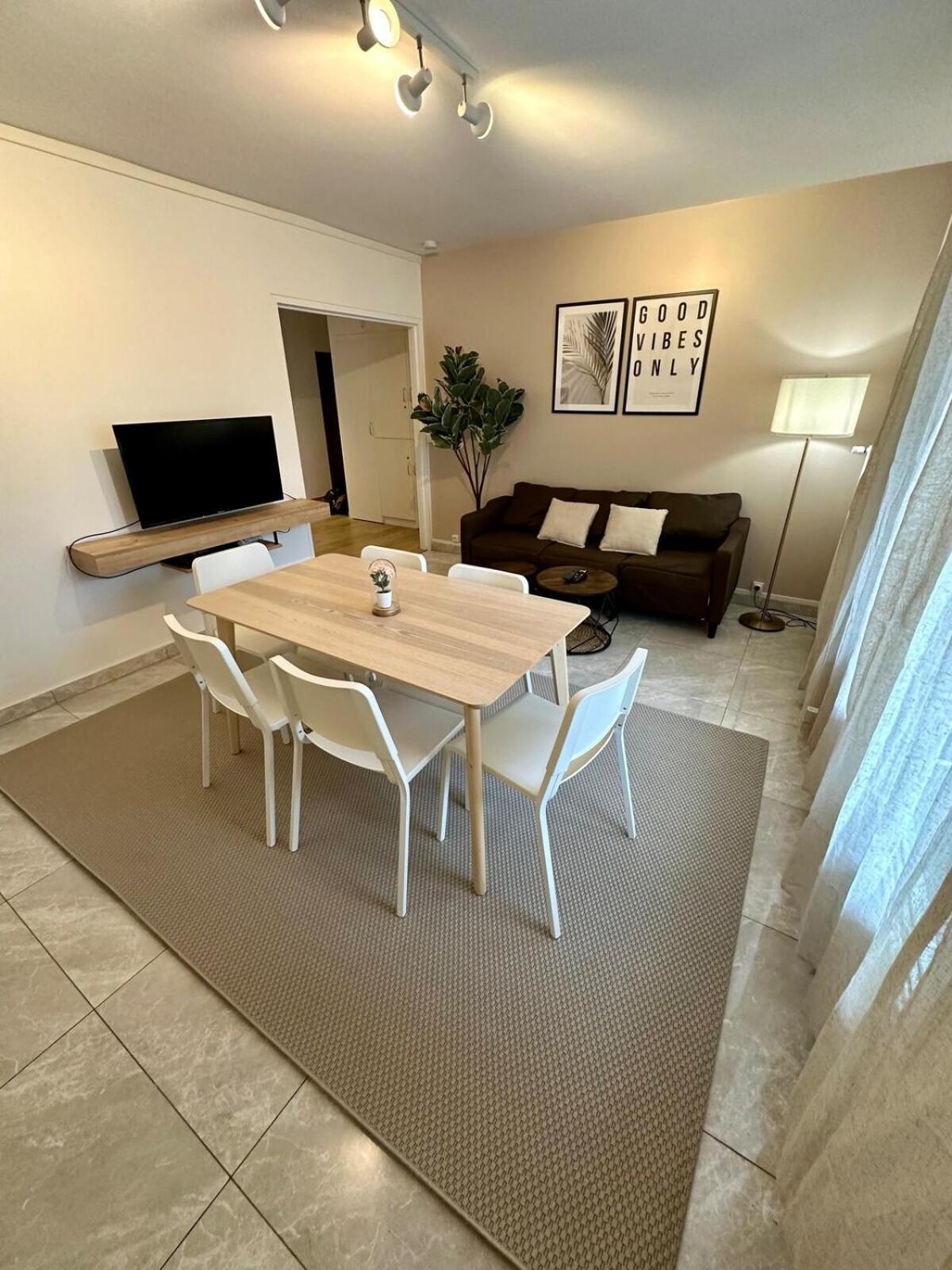 Ferienwohnung Au Coeur Du Quartier Taittinger Reims Exterior foto